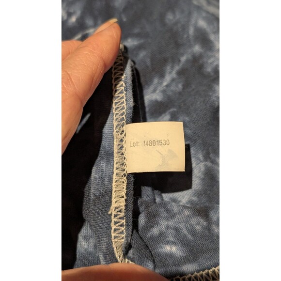 Lot of 2 Boys Youth Large 14-16 Shirts Gildan Shark Tie Dye & LG3ND Performance - Picture 10 of 11